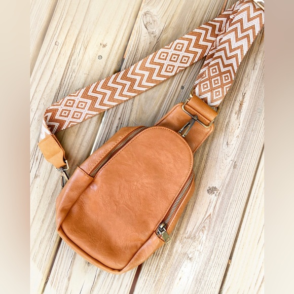 **SOLD** NEW Cute crossbody/sling bag with patterned adjustable strap - Picture 5 of 6